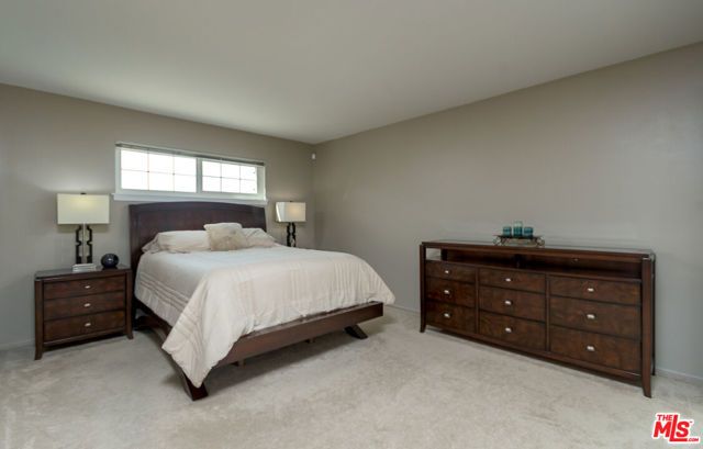 8471 Vine Valley Drive, Sun Valley (los Angeles), CA 91352