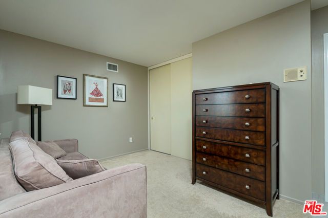 8471 Vine Valley Drive, Sun Valley (los Angeles), CA 91352