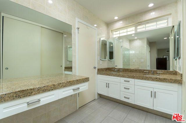 8471 Vine Valley Drive, Sun Valley (los Angeles), CA 91352