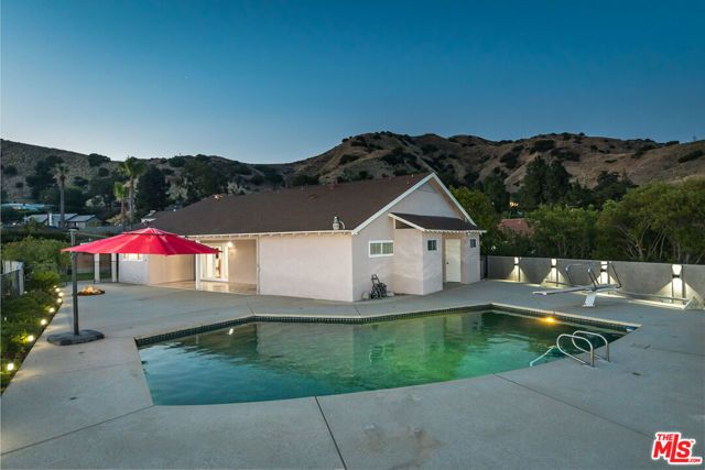 8471 Vine Valley Drive, Sun Valley (los Angeles), CA 91352