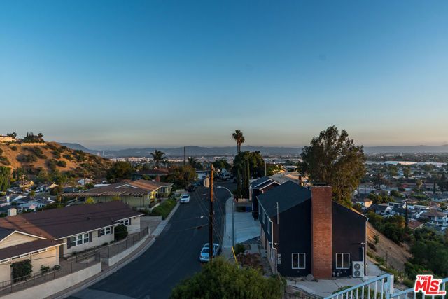 8471 Vine Valley Drive, Sun Valley (los Angeles), CA 91352