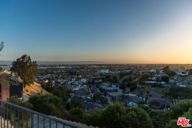 8471 Vine Valley Drive, Sun Valley (los Angeles), CA 91352