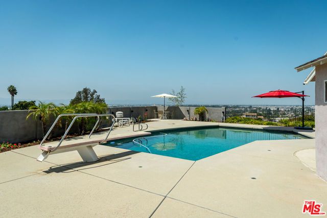 8471 Vine Valley Drive, Sun Valley (los Angeles), CA 91352