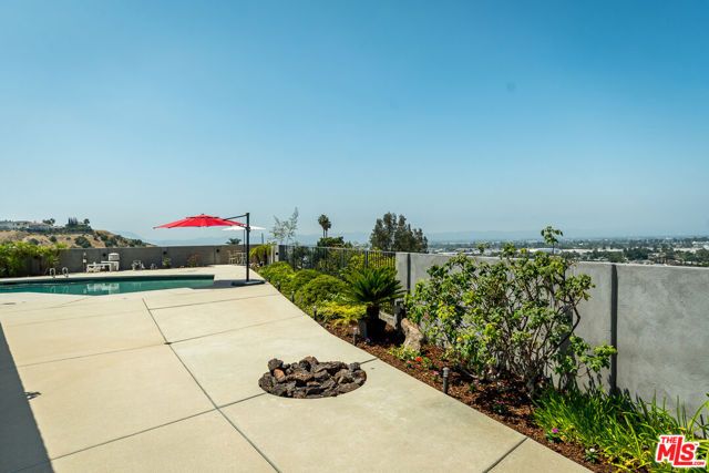 8471 Vine Valley Drive, Sun Valley (los Angeles), CA 91352