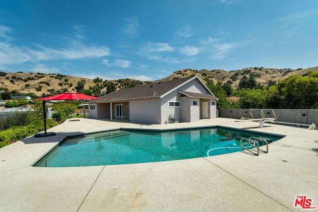 8471 Vine Valley Drive, Sun Valley (los Angeles), CA 91352