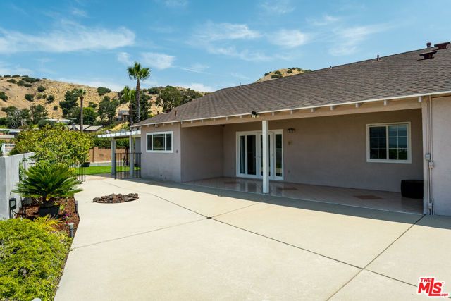 8471 Vine Valley Drive, Sun Valley (los Angeles), CA 91352