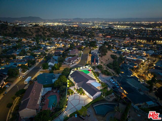 8471 Vine Valley Drive, Sun Valley (los Angeles), CA 91352