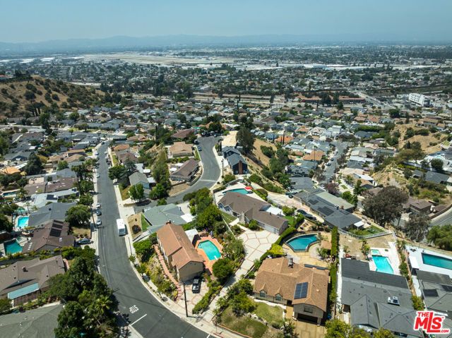 8471 Vine Valley Drive, Sun Valley (los Angeles), CA 91352