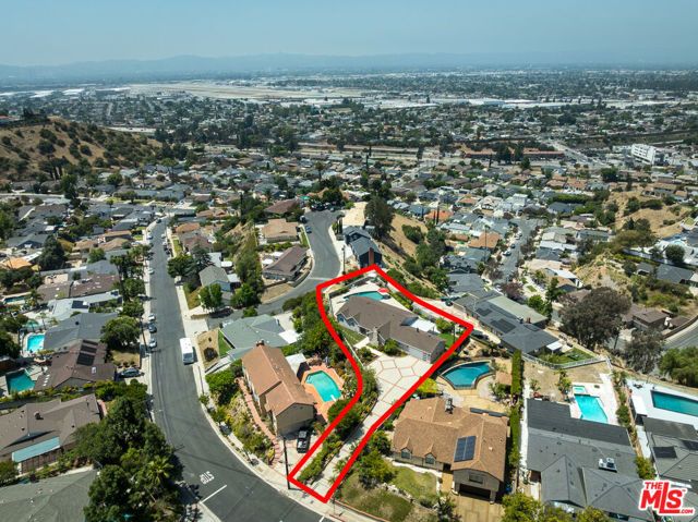 8471 Vine Valley Drive, Sun Valley (los Angeles), CA 91352