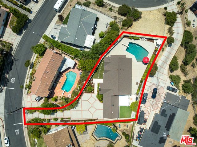 8471 Vine Valley Drive, Sun Valley (los Angeles), CA 91352