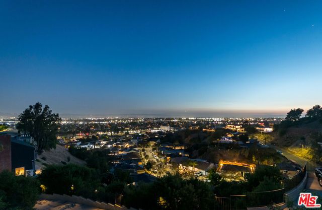 8471 Vine Valley Drive, Sun Valley (los Angeles), CA 91352