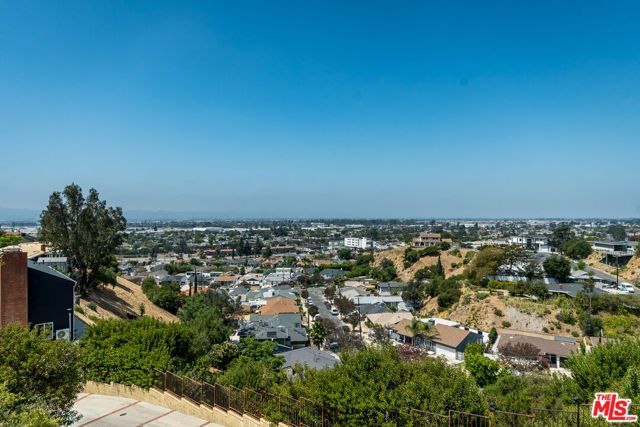 8471 Vine Valley Drive, Sun Valley (los Angeles), CA 91352