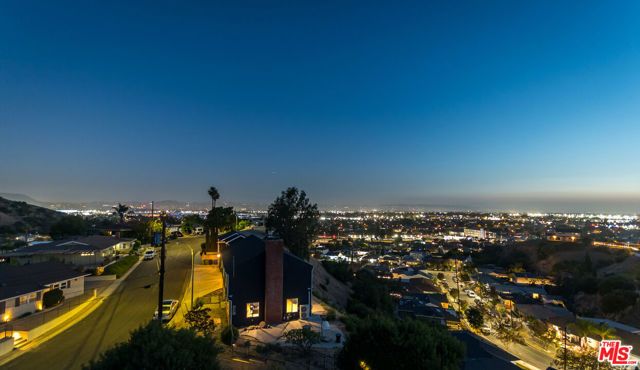 8471 Vine Valley Drive, Sun Valley (los Angeles), CA 91352