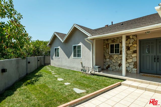 8471 Vine Valley Drive, Sun Valley (los Angeles), CA 91352