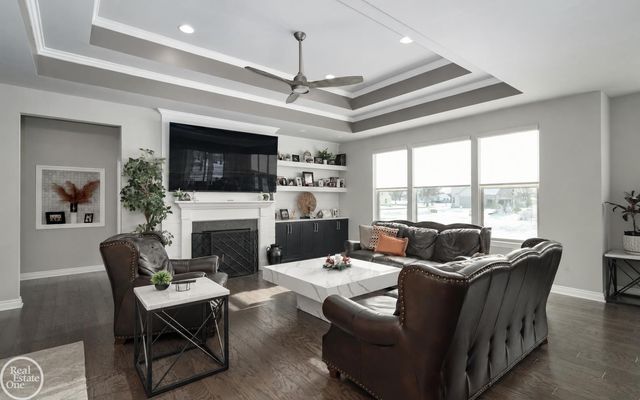 16818 Glenhurst Drive, Macomb, MI 48044