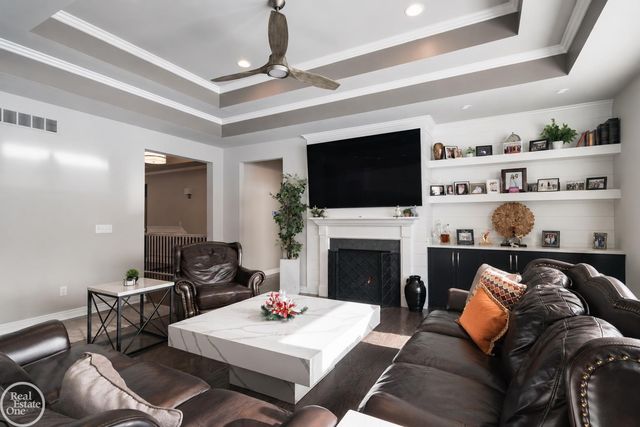 16818 Glenhurst Drive, Macomb, MI 48044