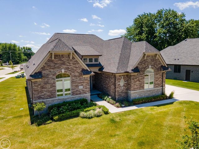 16818 Glenhurst Drive, Macomb, MI 48044