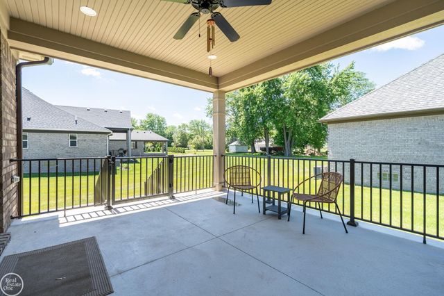 16818 Glenhurst Drive, Macomb, MI 48044
