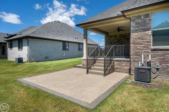 16818 Glenhurst Drive, Macomb, MI 48044