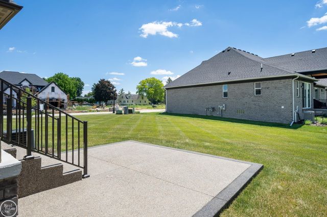 16818 Glenhurst Drive, Macomb, MI 48044