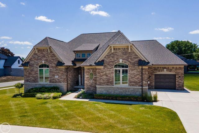 16818 Glenhurst Drive, Macomb, MI 48044