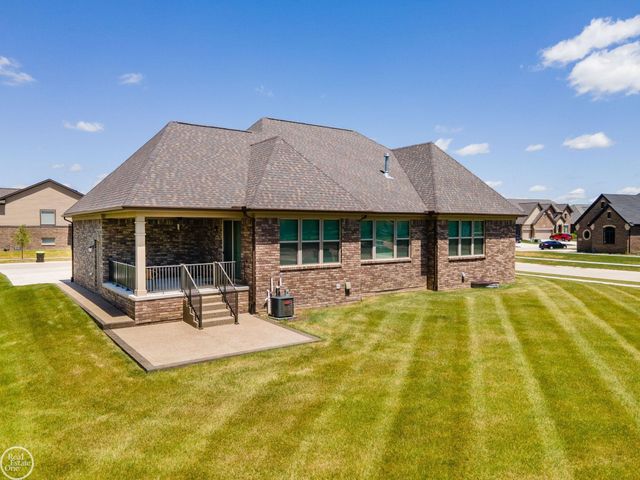 16818 Glenhurst Drive, Macomb, MI 48044