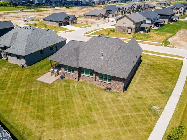 16818 Glenhurst Drive, Macomb, MI 48044