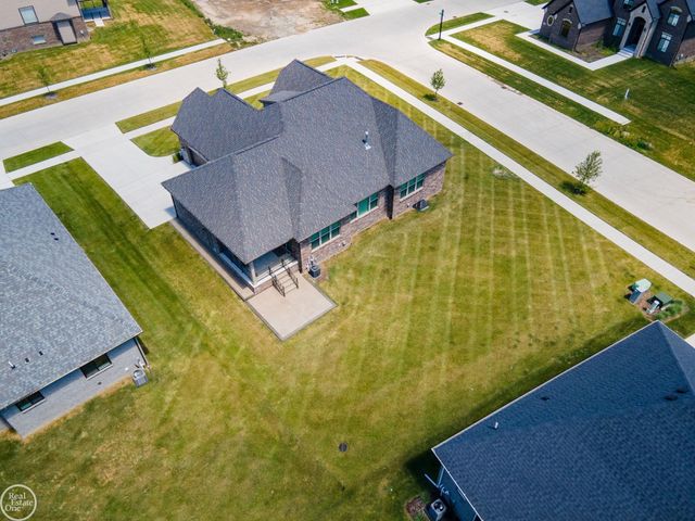 16818 Glenhurst Drive, Macomb, MI 48044