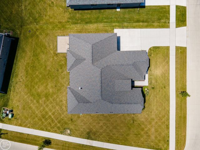 16818 Glenhurst Drive, Macomb, MI 48044