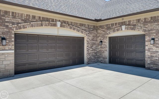 16818 Glenhurst Drive, Macomb, MI 48044