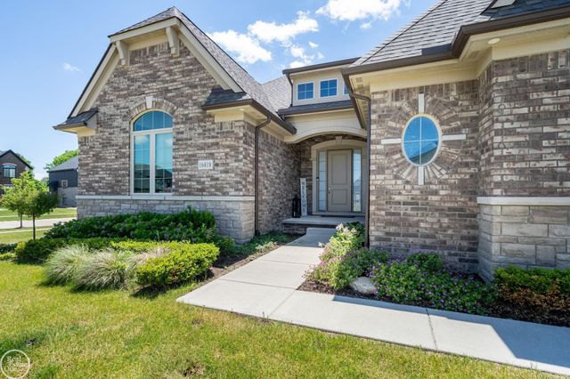 16818 Glenhurst Drive, Macomb, MI 48044