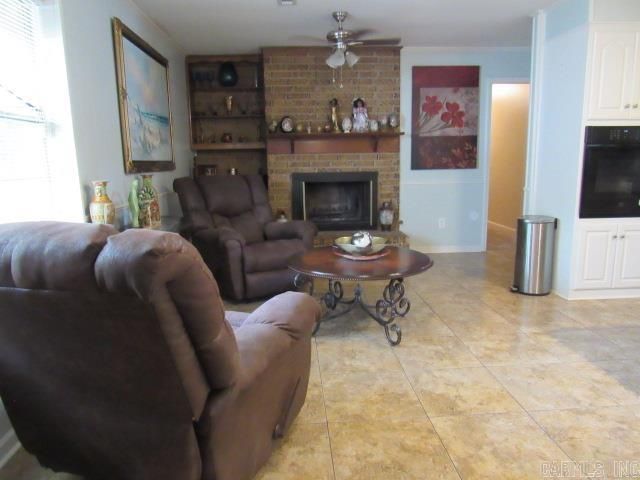 201 Berkshire Circle, Jacksonville, AR 72076