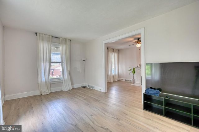 14 E CHESTNUT ST, Lebanon, PA 17042