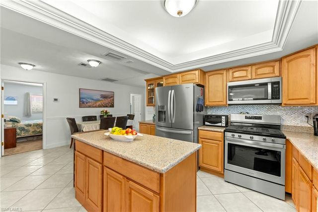 612 110th AVE N, Naples, FL 34108