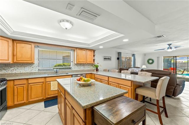 612 110th AVE N, Naples, FL 34108