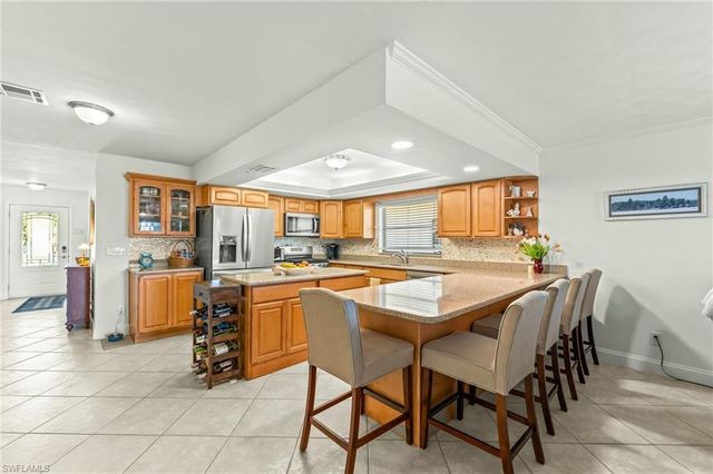 612 110th AVE N, Naples, FL 34108