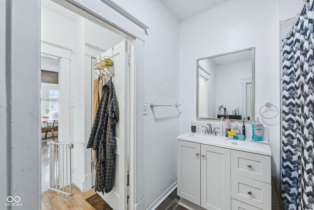 3724 E Market Street, Indianapolis, IN 46201