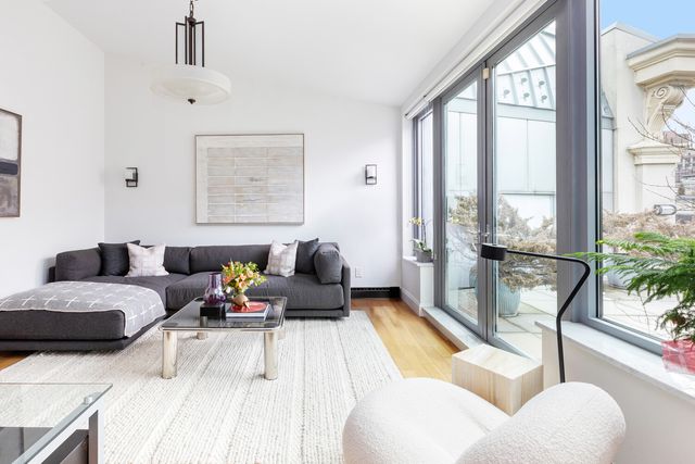 655 6TH Avenue PHB, New York City, NY 10010