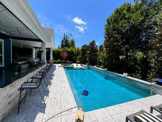 15 Quiet Mead Place, The Woodlands, TX 77375