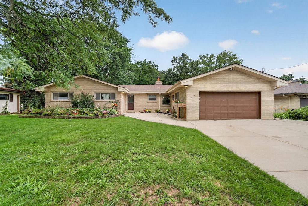 1225 N Osborne BOULEVARD, Racine, WI 53405