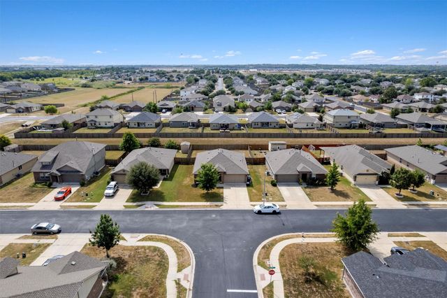 300 Camellia DR, Hutto, TX 78634
