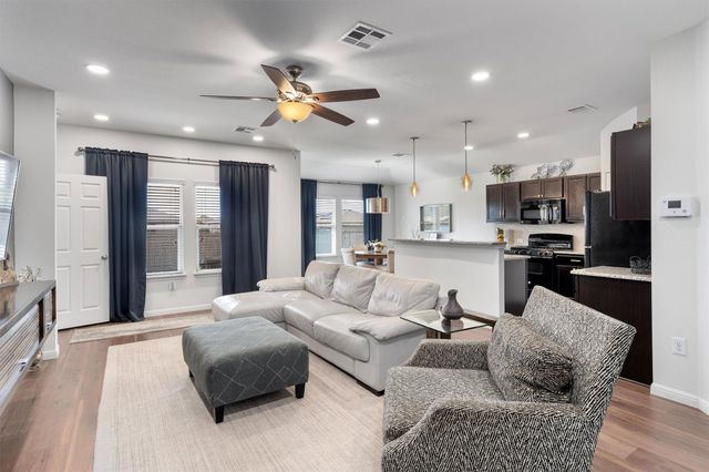 300 Camellia DR, Hutto, TX 78634