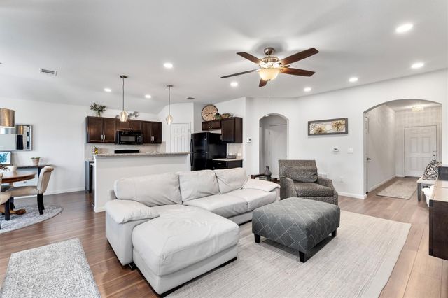 300 Camellia DR, Hutto, TX 78634