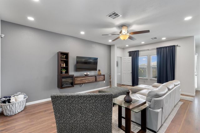 300 Camellia DR, Hutto, TX 78634
