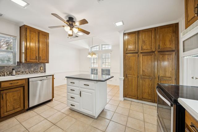 824 Mayfair Hill Court, Bedford, TX 76021