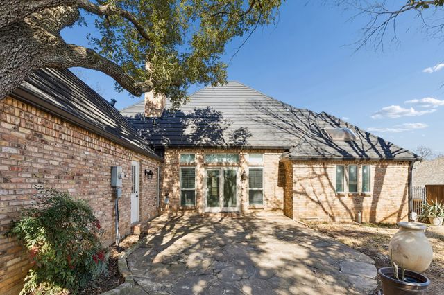 824 Mayfair Hill Court, Bedford, TX 76021