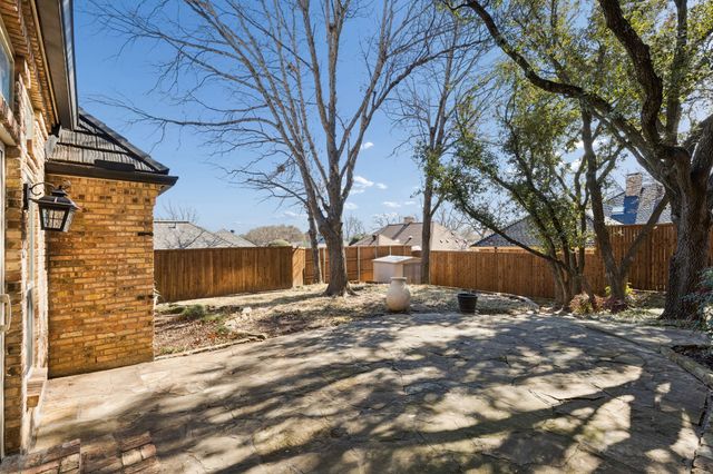 824 Mayfair Hill Court, Bedford, TX 76021