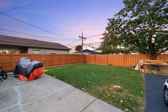 1941 N 19th Avenue 2, Melrose Park, IL 60160