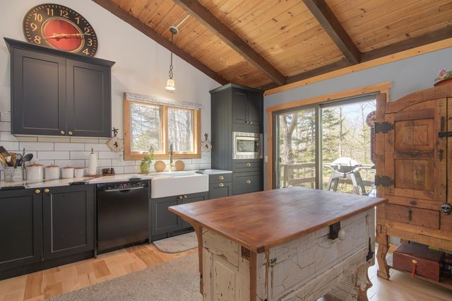 1 Bucket Lane, Dover, VT 05356