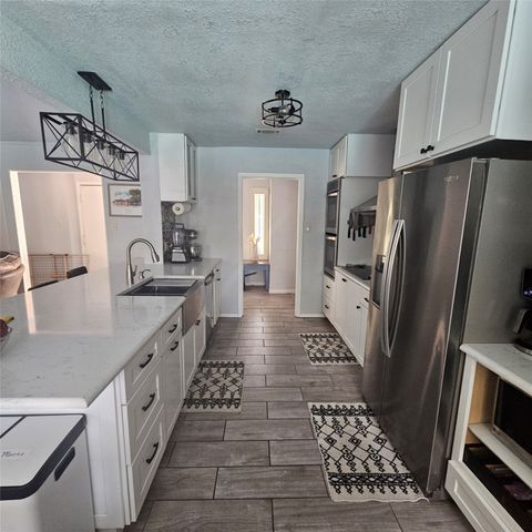2609 Meadow Green, Bedford, TX 76021